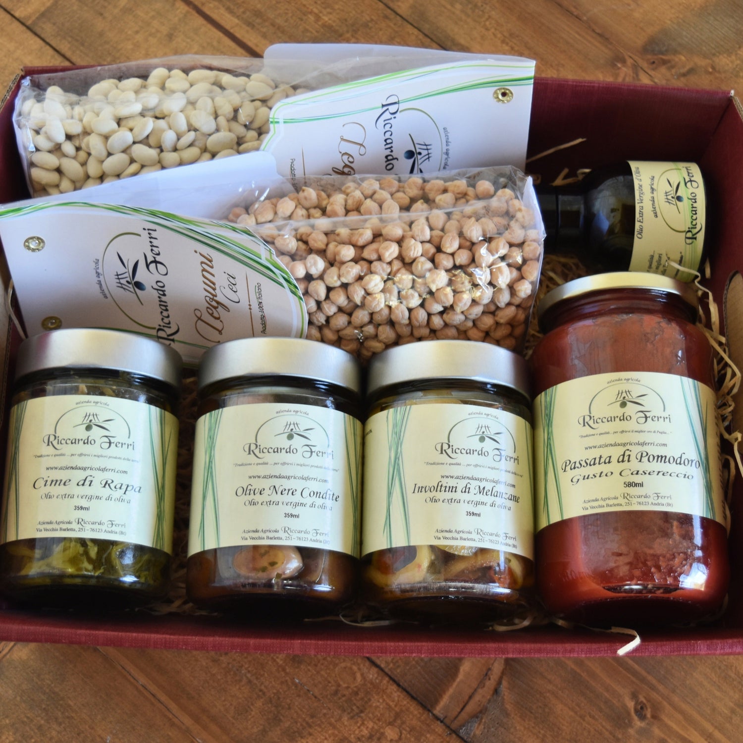 Small tray with typical Apulian products