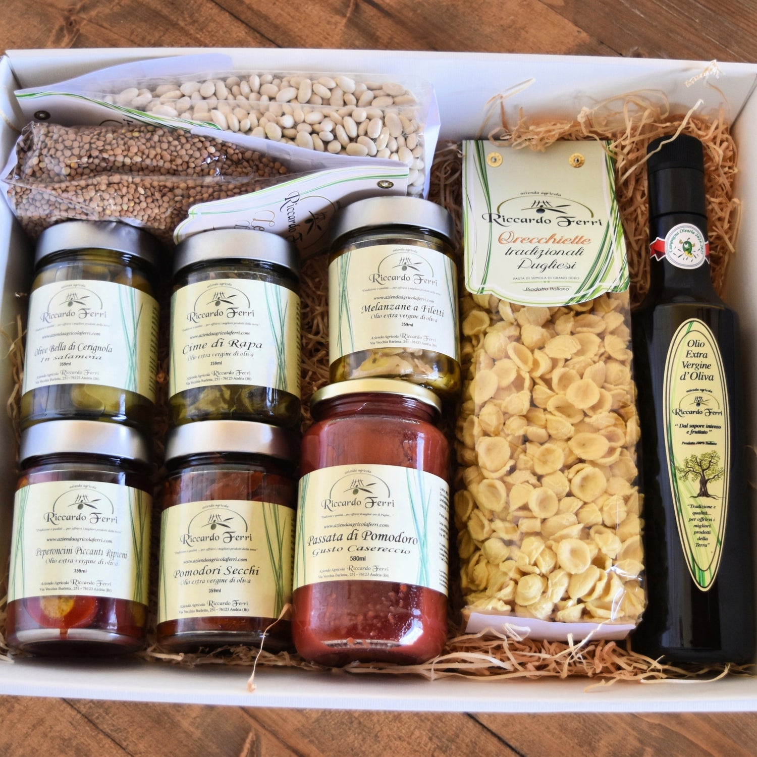 Vassoio grande con prodotti tipici pugliesi