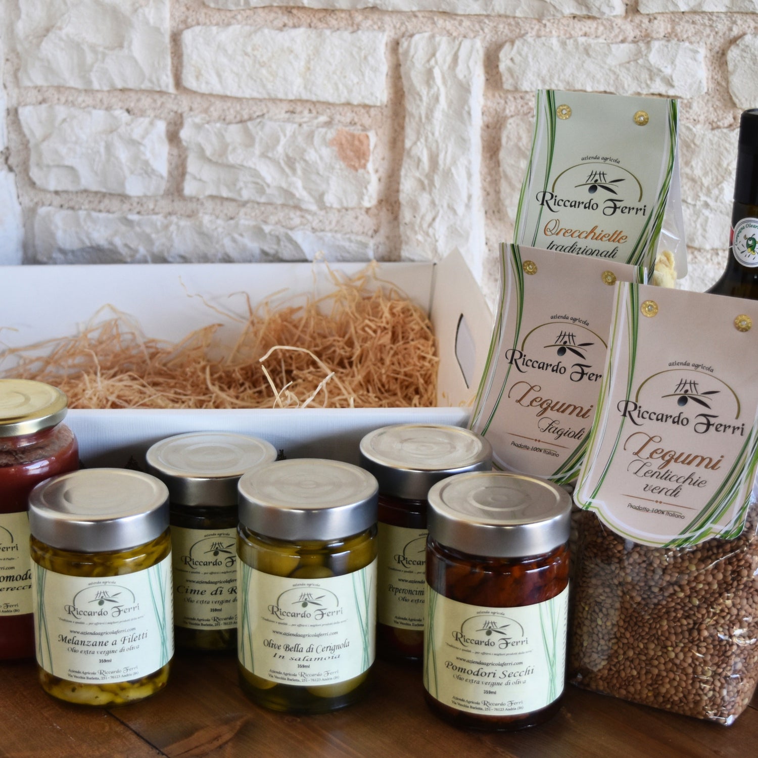 Vassoio grande con prodotti tipici pugliesi