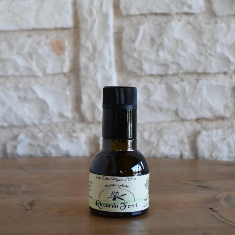 Bottiglia da 100ml con tappo antirabbocco di olio extra vergine d’oliva 100% Italiano